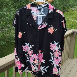 Torrid Floral Top Size 0 NWT